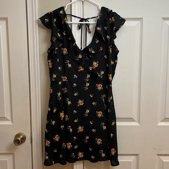 Nordstrom Dresses & Skirts - NWOT fluttery floral mini dress